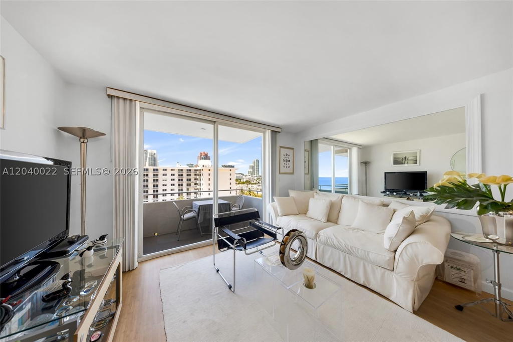 Real estate property located at 465 Ocean Dr #1009, Miami-dade, Royal Atlantic Condo, Miami Beach, FL