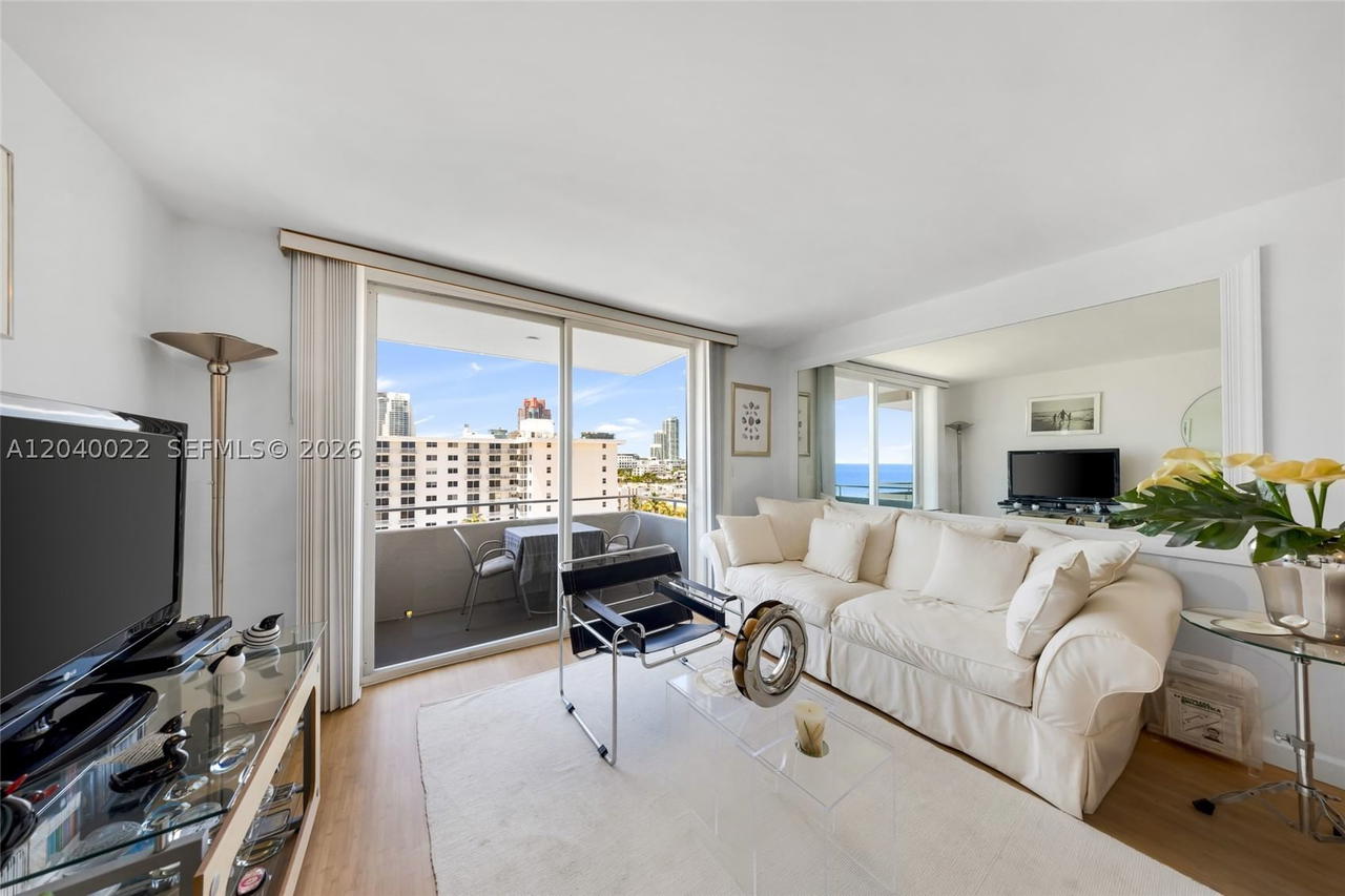 Real estate property located at 465 Ocean Dr #1009, Miami-dade, Royal Atlantic Condo, Miami Beach, FL