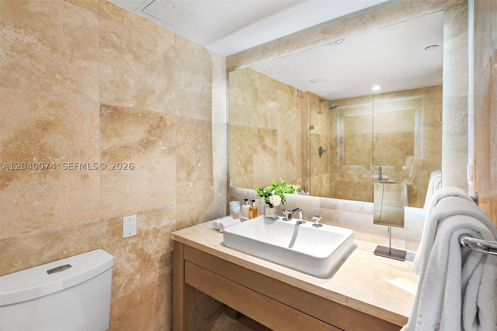 Real estate property located at 102 24 #1222, Miami-dade, 2399 Collins Avenue, Miami Beach, FL