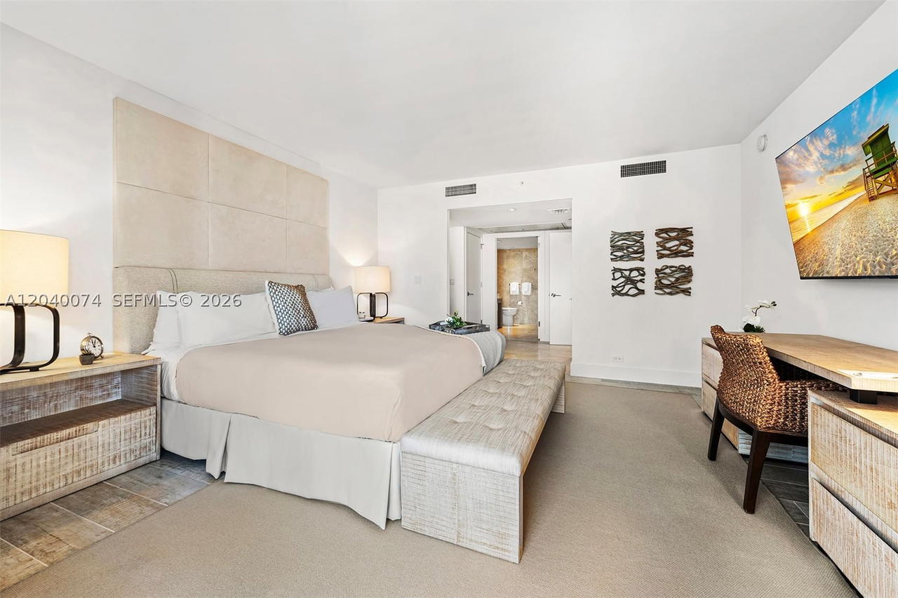 Real estate property located at 102 24 #1222, Miami-dade, 2399 Collins Avenue, Miami Beach, FL