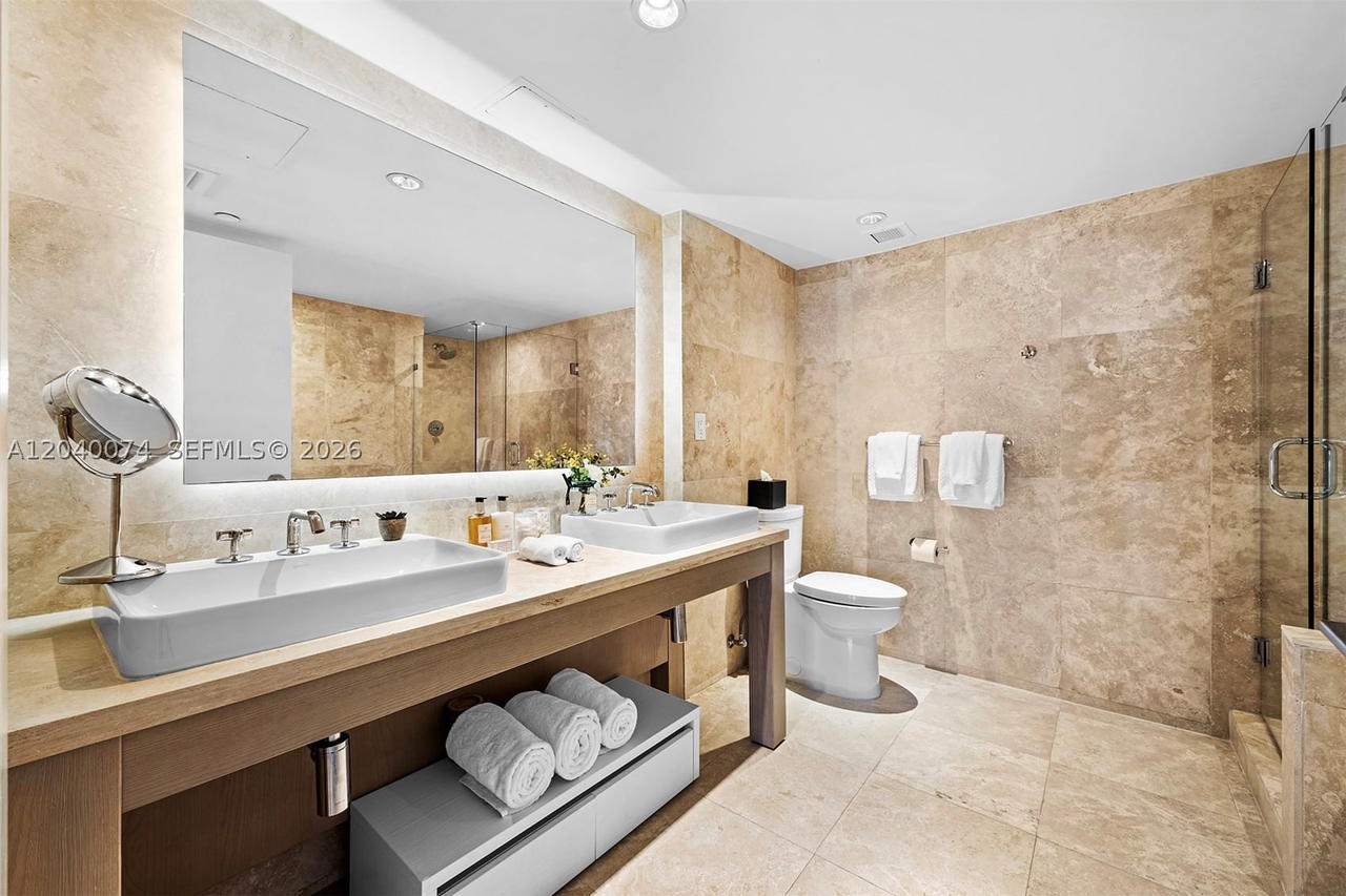 Real estate property located at 102 24 #1222, Miami-dade, 2399 Collins Avenue, Miami Beach, FL
