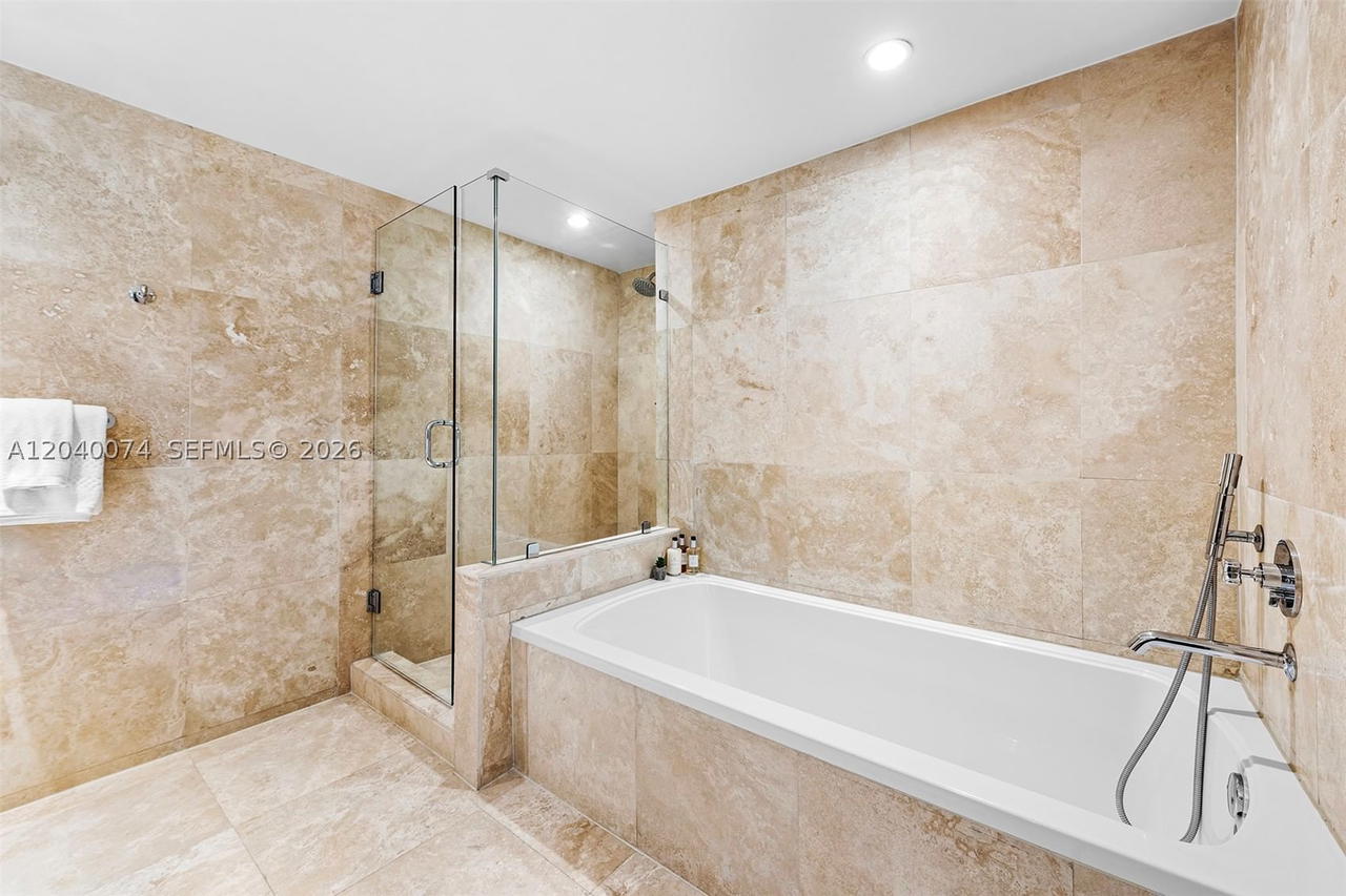 Real estate property located at 102 24 #1222, Miami-dade, 2399 Collins Avenue, Miami Beach, FL