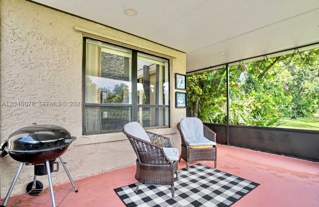 Real estate property located at 3539 Inverrary Blvd W, Broward, S & R Of Inverrary, Lauderhill, FL