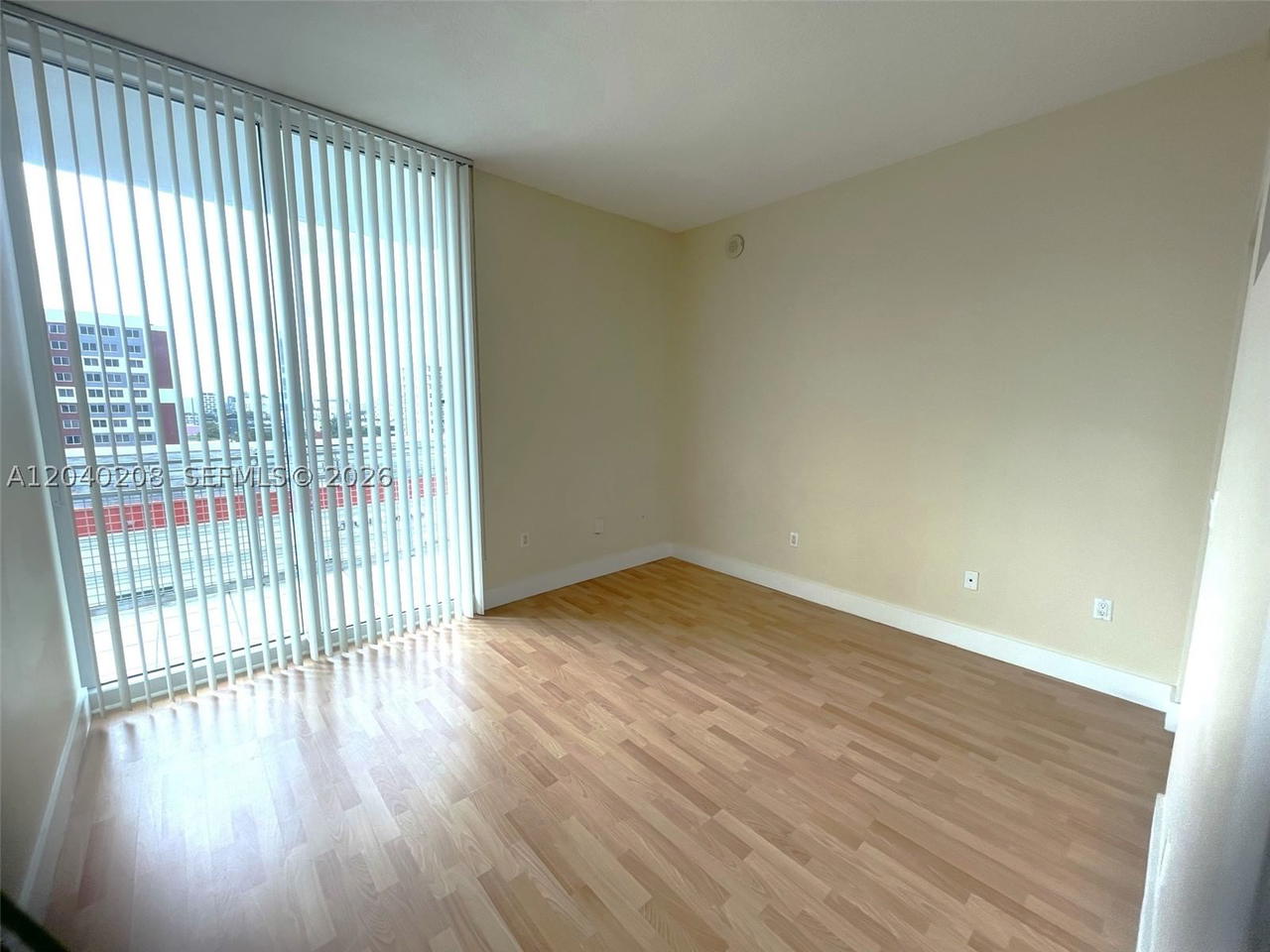 Real estate property located at 350 24th St #814, Miami-dade, City 24 Condo, Miami, FL