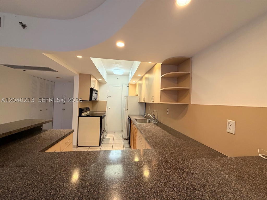 Real estate property located at 100 Lincoln Rd #1410, Miami-dade, The Decoplage Condo, Miami Beach, FL
