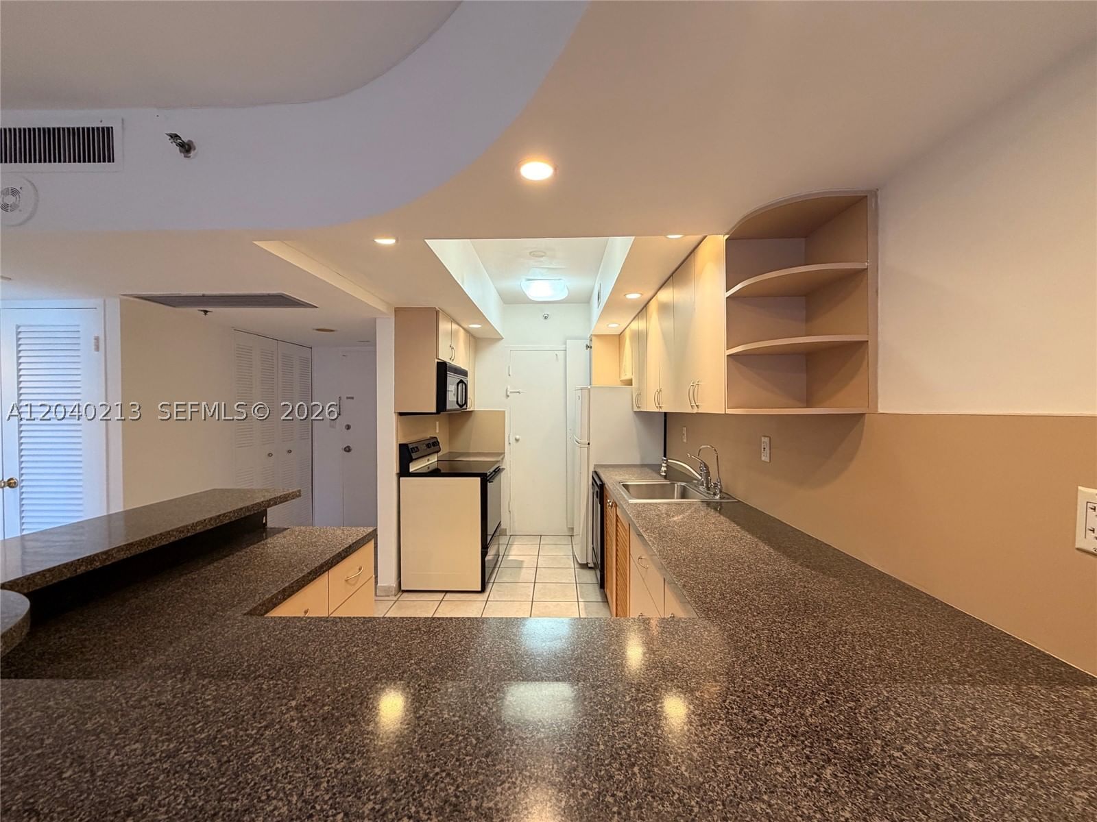 Real estate property located at 100 Lincoln Rd #1410, Miami-dade, The Decoplage Condo, Miami Beach, FL