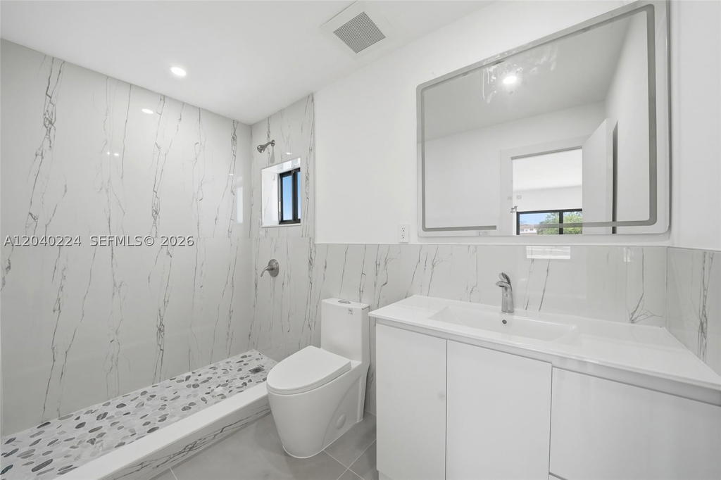 Real estate property located at 7200 12th Ave, Miami-dade, Lake Laurence North, Hialeah, FL
