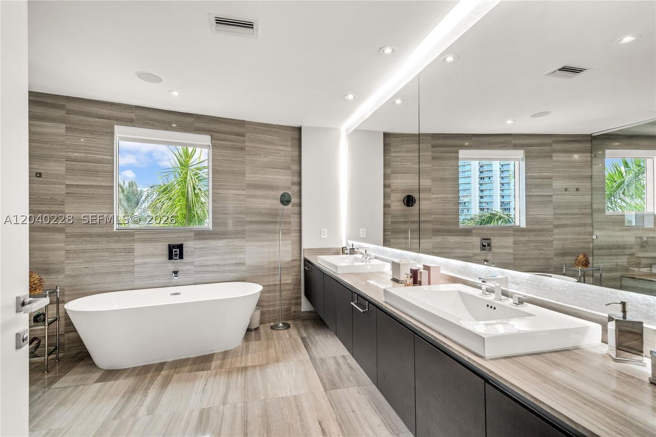 Real estate property located at 3300 188th St #318, Miami-dade, Echo Condo, Aventura, FL