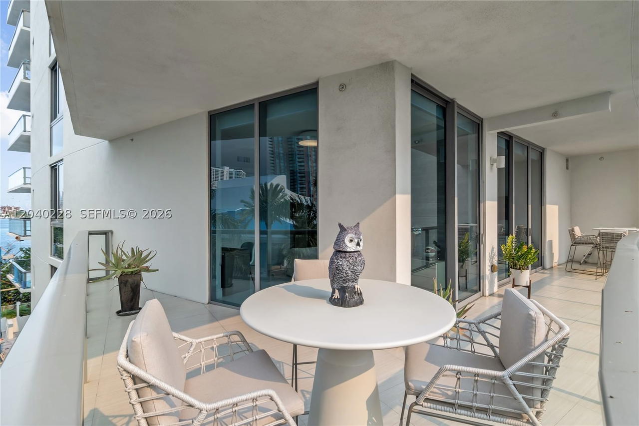 Real estate property located at 3300 188th St #318, Miami-dade, Echo Condo, Aventura, FL