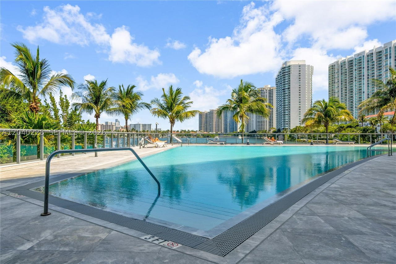 Real estate property located at 3300 188th St #318, Miami-dade, Echo Condo, Aventura, FL