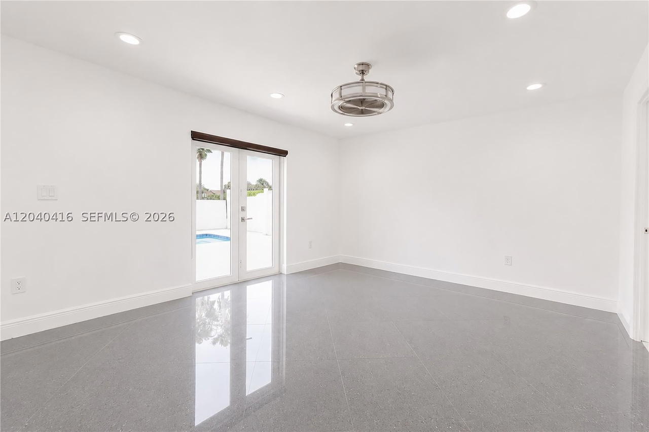 Real estate property located at 1204 136th Pl, Miami-dade, Tamiami Lakes Sec 4, Miami, FL