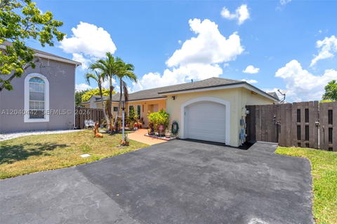 Real estate property located at 10170 54th Ter, Miami-dade, Patio Homes Of Doral Pine, Doral, FL