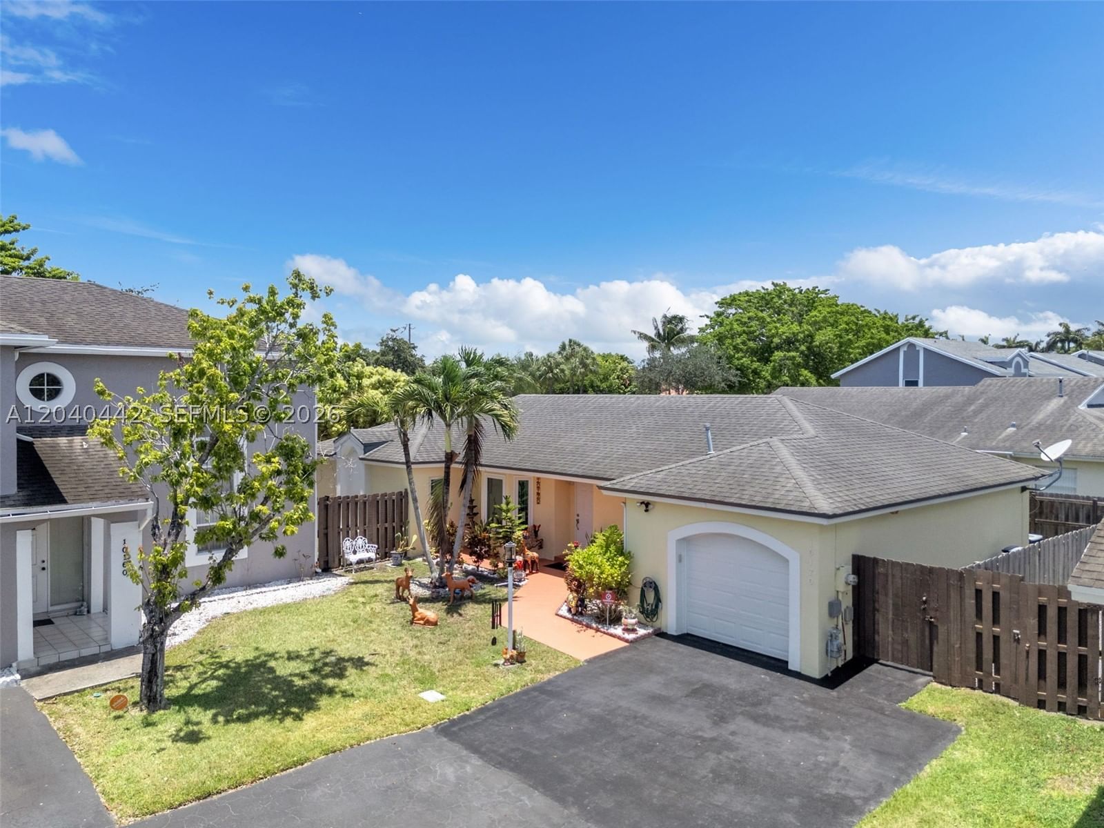 Real estate property located at 10170 54th Ter, Miami-dade, Patio Homes Of Doral Pine, Doral, FL