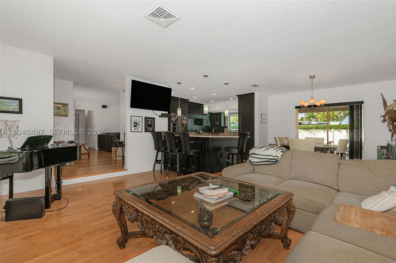 Real estate property located at 3900 43rd Ave, Broward, Hollywood Hills North Sec, Hollywood, FL