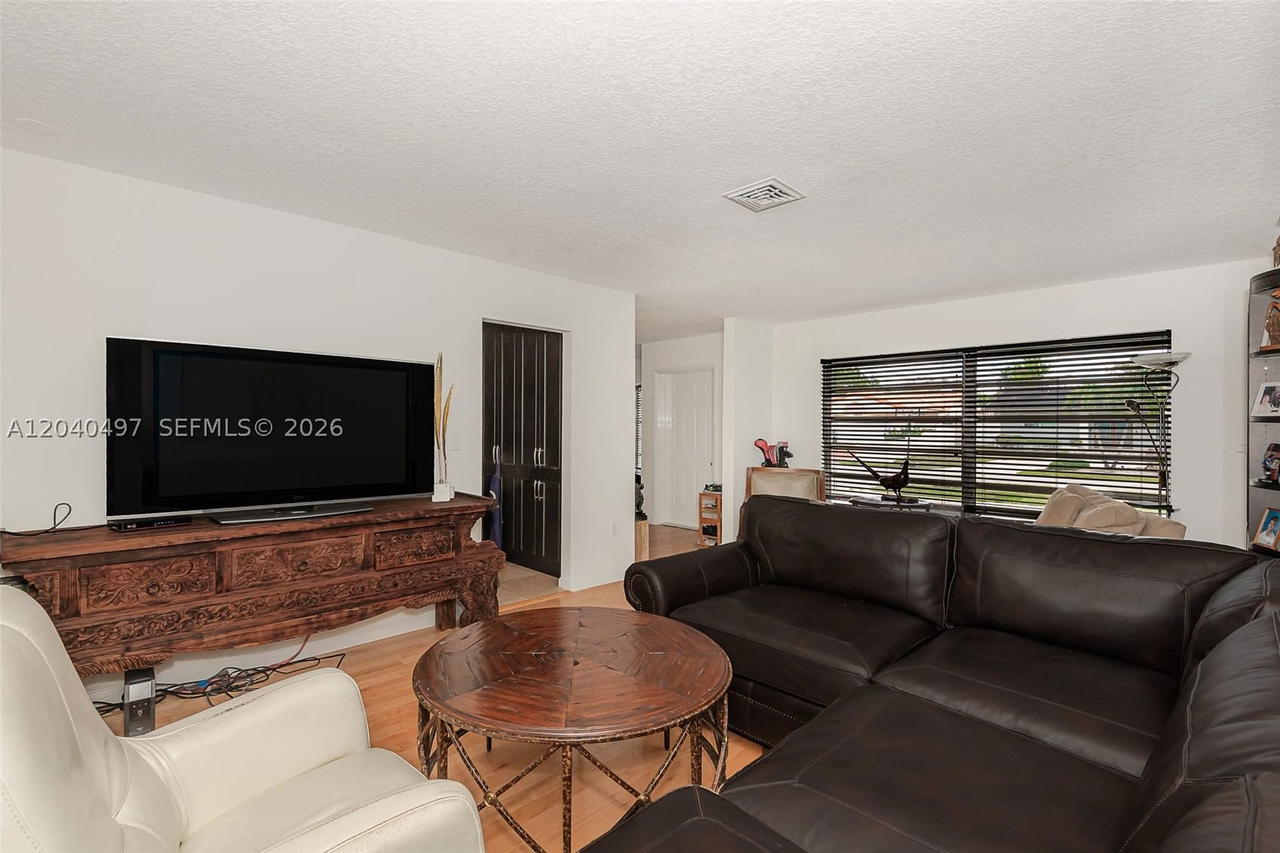 Real estate property located at 3900 43rd Ave, Broward, Hollywood Hills North Sec, Hollywood, FL