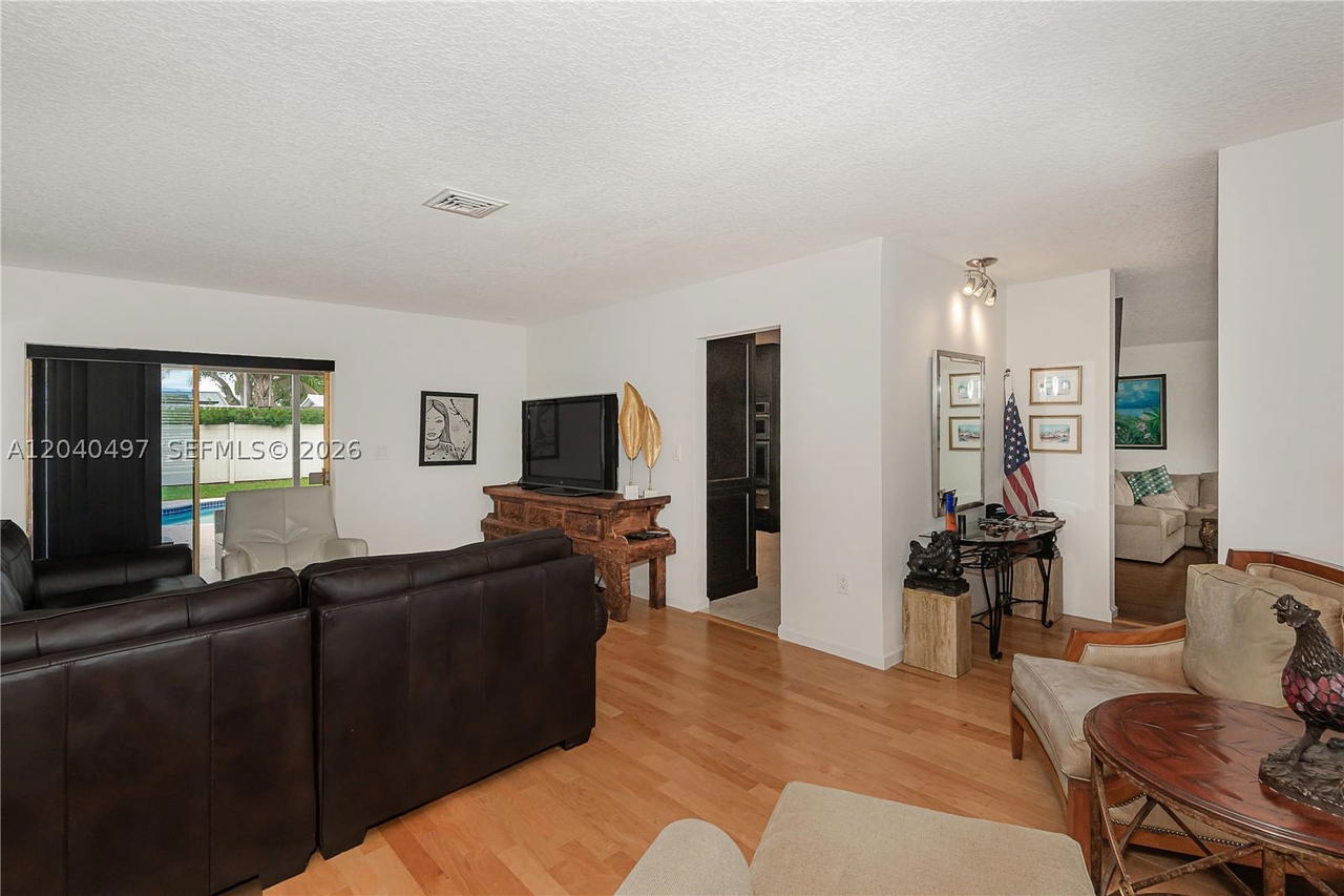 Real estate property located at 3900 43rd Ave, Broward, Hollywood Hills North Sec, Hollywood, FL