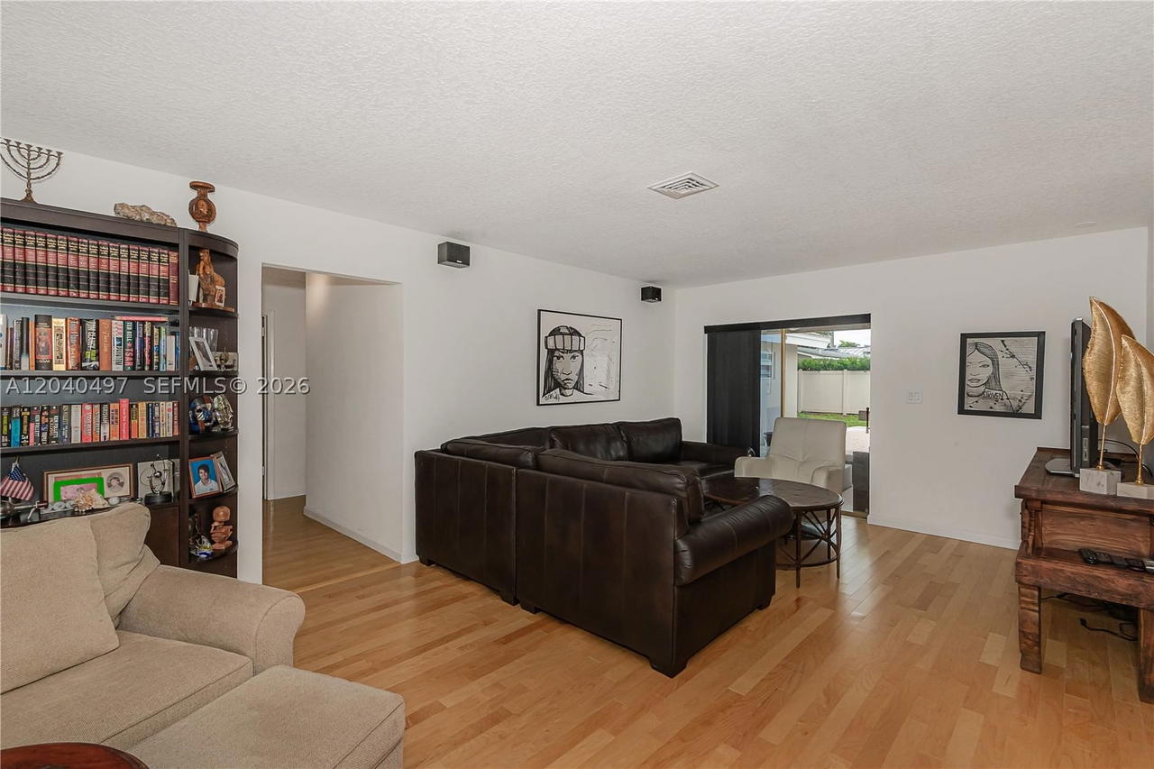 Real estate property located at 3900 43rd Ave, Broward, Hollywood Hills North Sec, Hollywood, FL