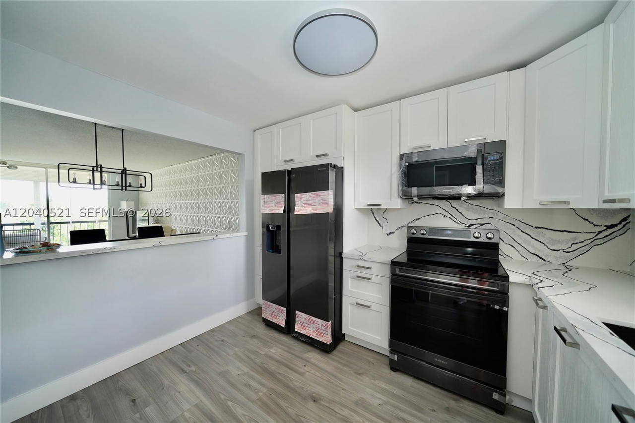 Real estate property located at 2541 Aragon Blvd #305, Broward, Aragon Phase 1a Condo, Sunrise, FL
