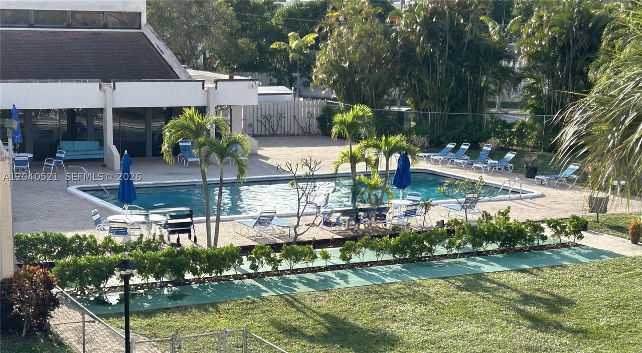 Real estate property located at 2541 Aragon Blvd #305, Broward, Aragon Phase 1a Condo, Sunrise, FL