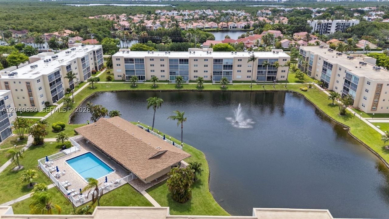 Real estate property located at 414 10th St #108, Broward, Meadowbrook Lakes Condo, Dania Beach, FL