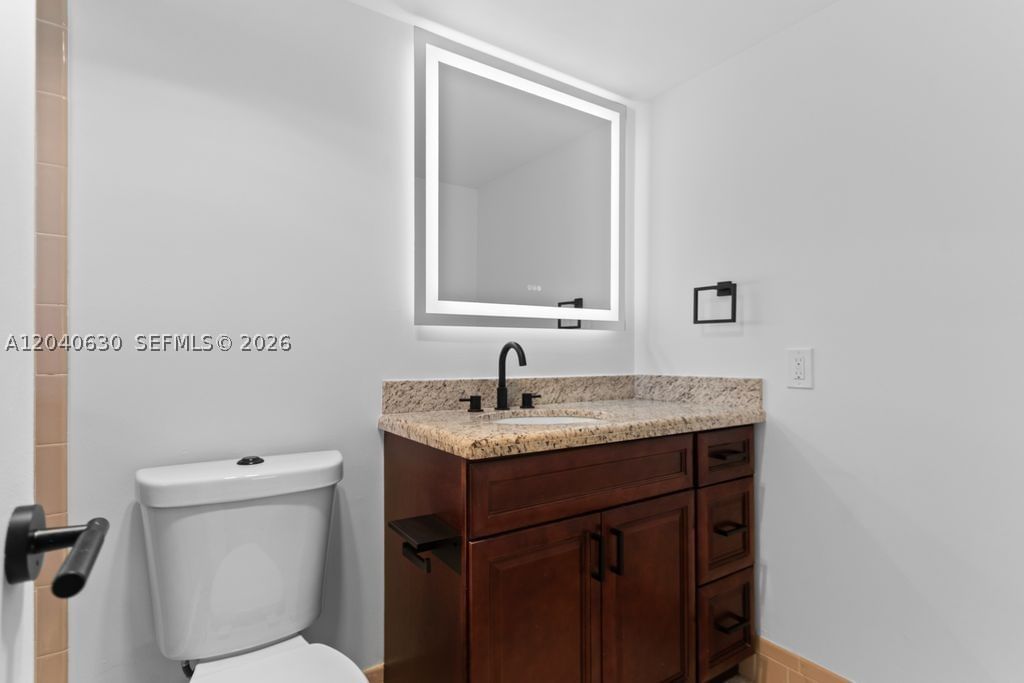 Real estate property located at 414 10th St #108, Broward, Meadowbrook Lakes Condo, Dania Beach, FL