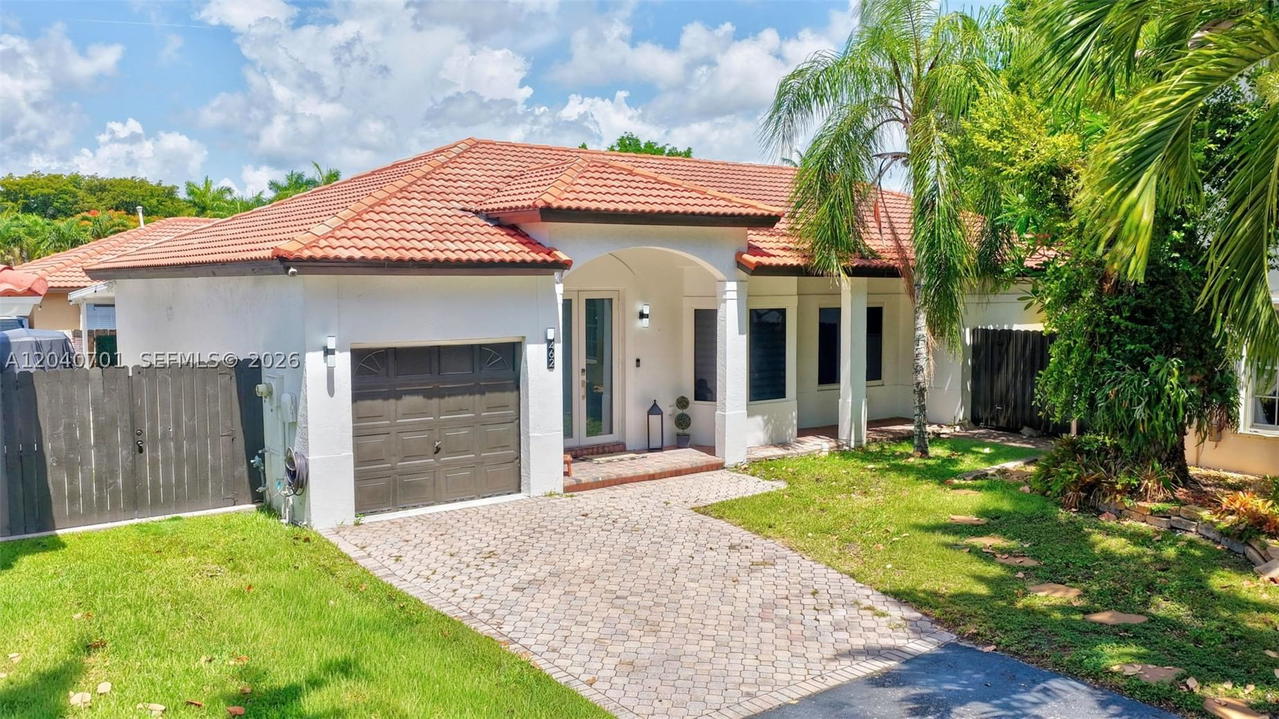 Real estate property located at 21462 91st Ave, Miami-dade, Lakes By The Bay Sec 8, Cutler Bay, FL