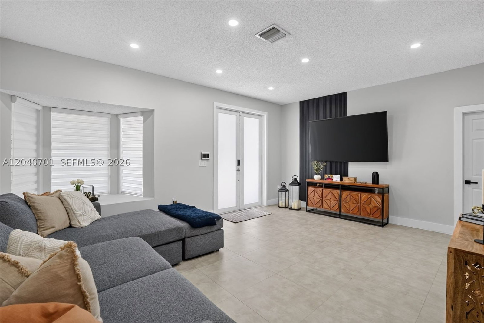 Real estate property located at 21462 91st Ave, Miami-dade, Lakes By The Bay Sec 8, Cutler Bay, FL