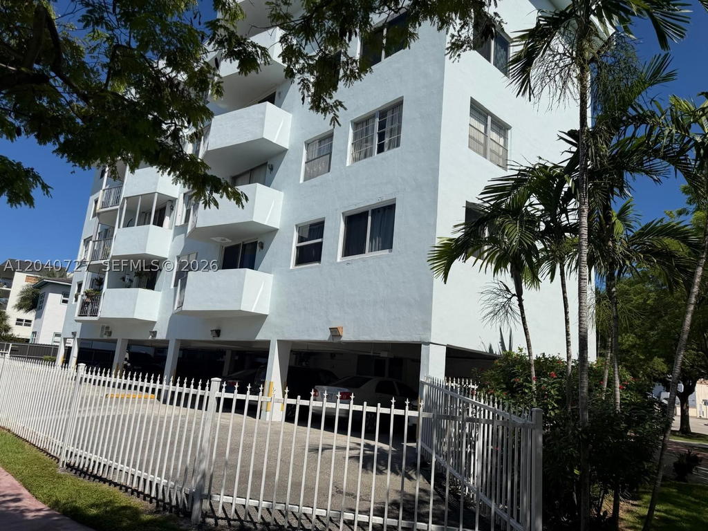 Real estate property located at 1990 Marseille Dr #303, Miami-dade, Lisette Condo, Miami Beach, FL