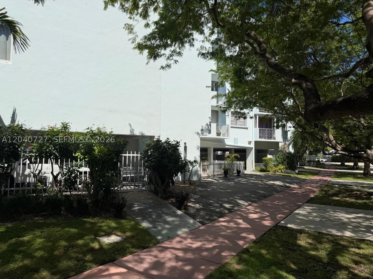 Real estate property located at 1990 Marseille Dr #303, Miami-dade, Lisette Condo, Miami Beach, FL
