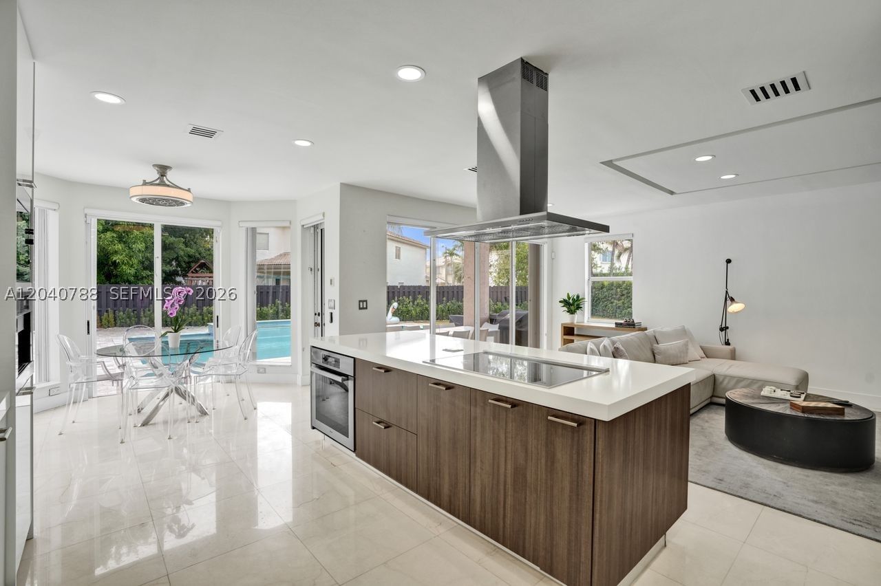 Real estate property located at 10762 71st St, Miami-dade, Doral Isles St Croix, Doral, FL