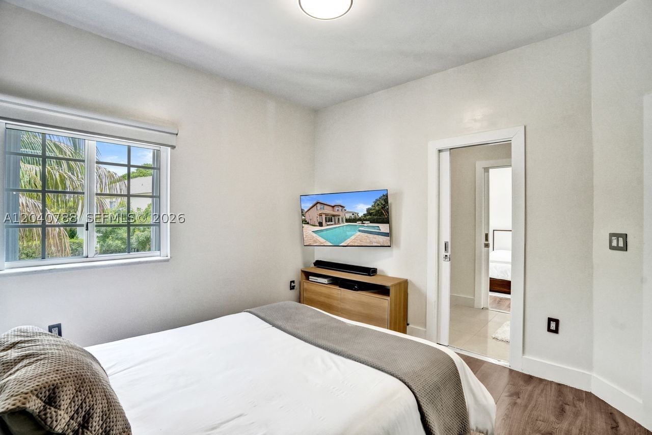 Real estate property located at 10762 71st St, Miami-dade, Doral Isles St Croix, Doral, FL