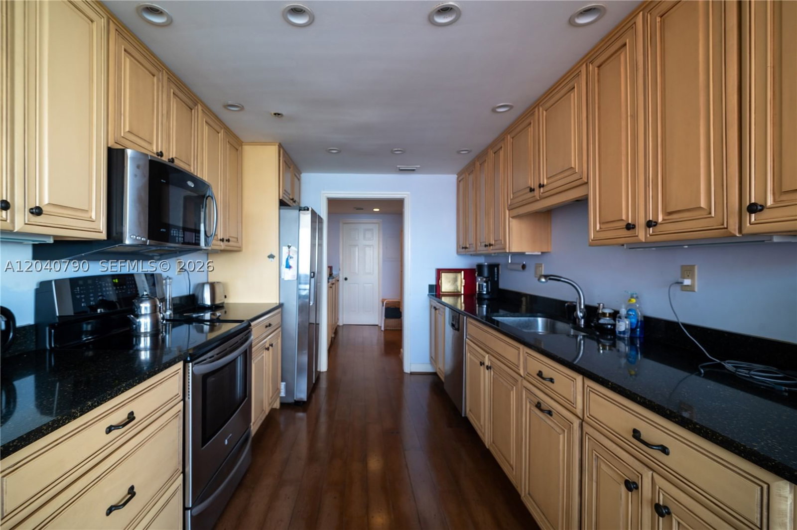 Real estate property located at 1581 Brickell Ave PH104, Miami-dade, Villa Regina Condo, Miami, FL