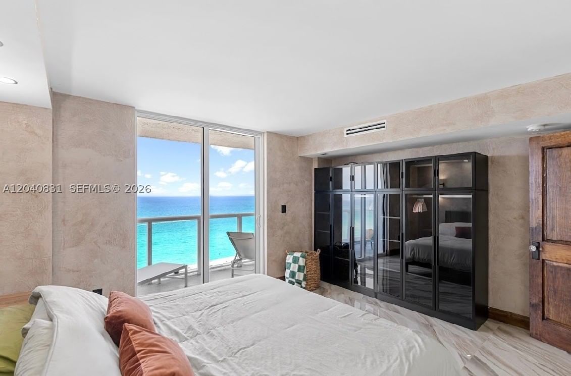 Real estate property located at 2457 Collins Ave #1603, Miami-dade, The Royal Club Condo, Miami Beach, FL