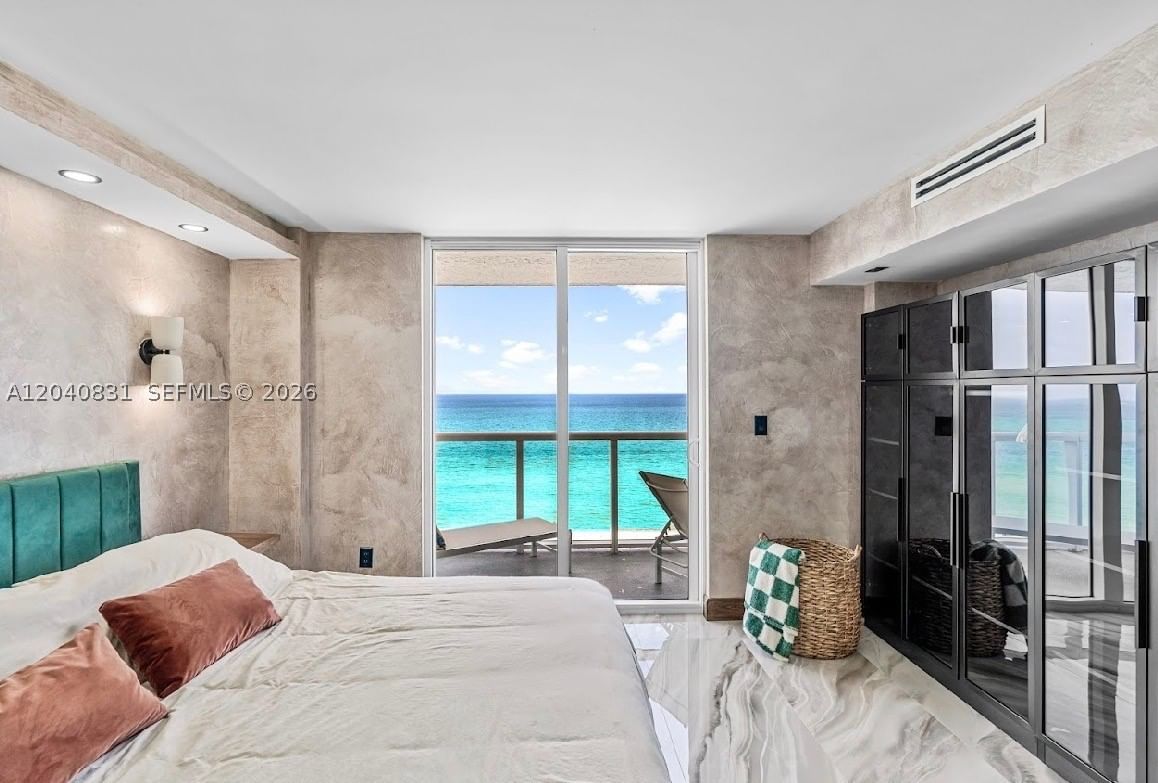 Real estate property located at 2457 Collins Ave #1603, Miami-dade, The Royal Club Condo, Miami Beach, FL