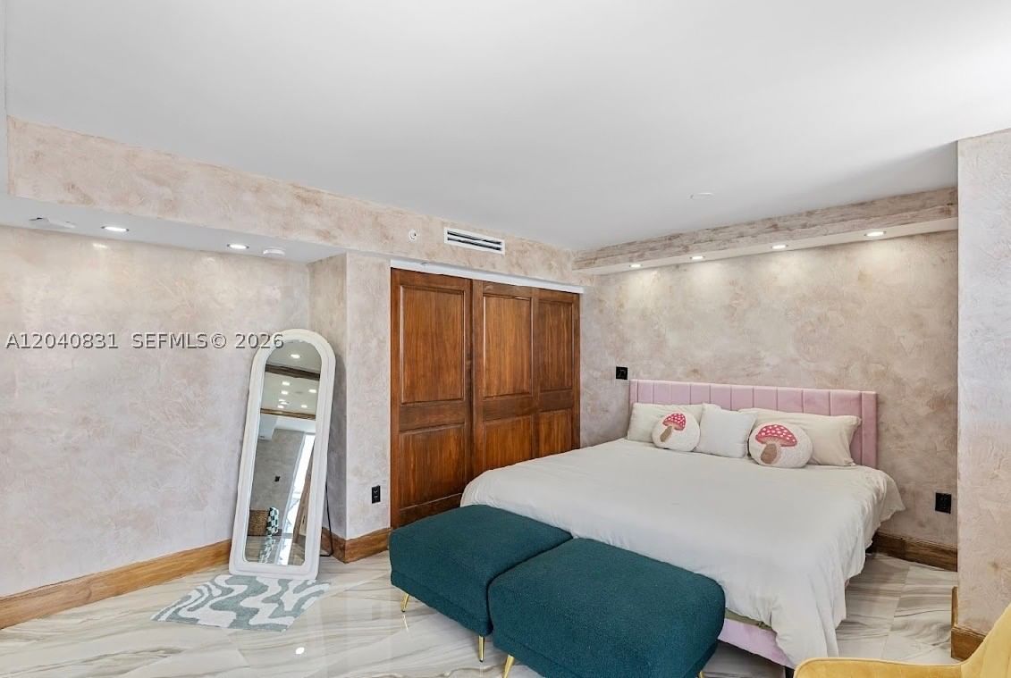 Real estate property located at 2457 Collins Ave #1603, Miami-dade, The Royal Club Condo, Miami Beach, FL