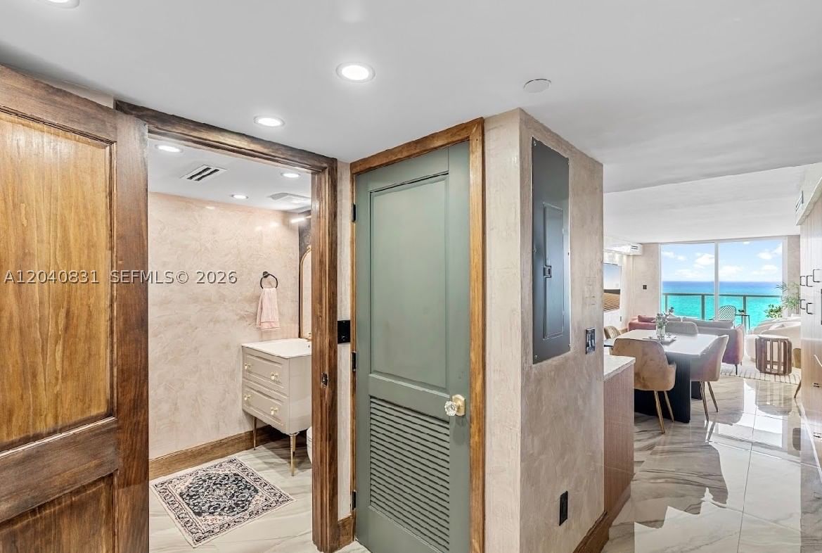 Real estate property located at 2457 Collins Ave #1603, Miami-dade, The Royal Club Condo, Miami Beach, FL