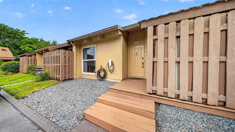 Real estate property located at 8046 21st Ct, Broward, Arrowhead Golf And Tennis, Davie, FL