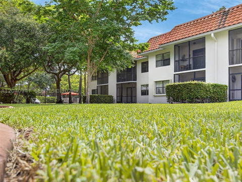 Real estate property located at 15718 Waterside Cir #105, Broward, Waterside Village Two Con, Sunrise, FL