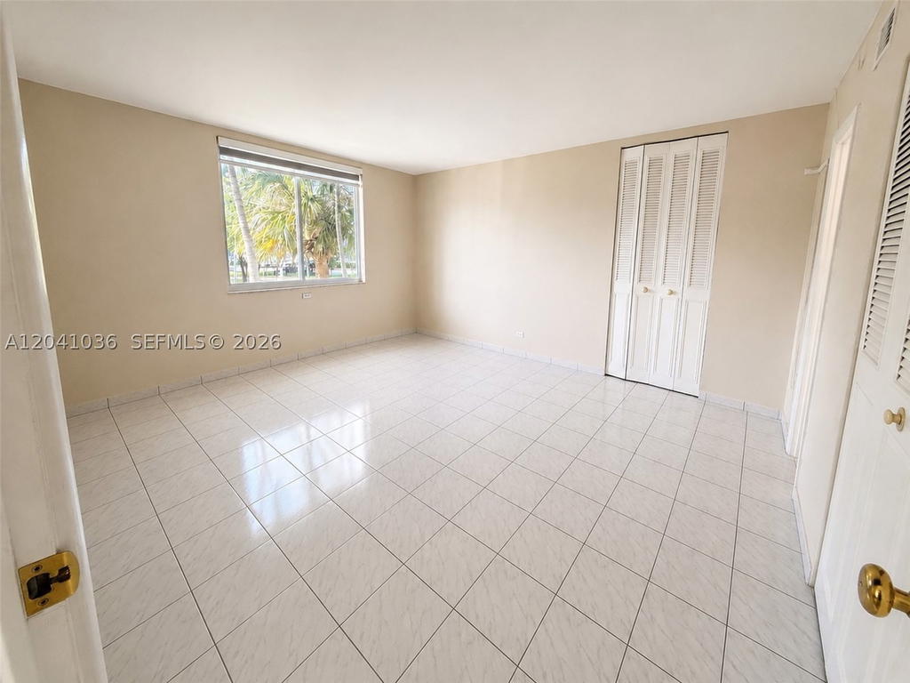 Real estate property located at 8024 Tatum Waterway Dr #2B, Miami-dade, Creek Towers & Yacht Club, Miami Beach, FL