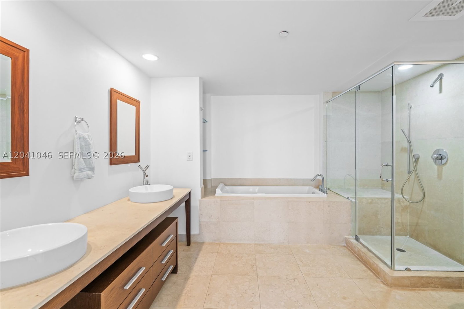 Real estate property located at 495 Brickell Ave BAY807, Miami-dade, Icon Brickell No Two, Miami, FL