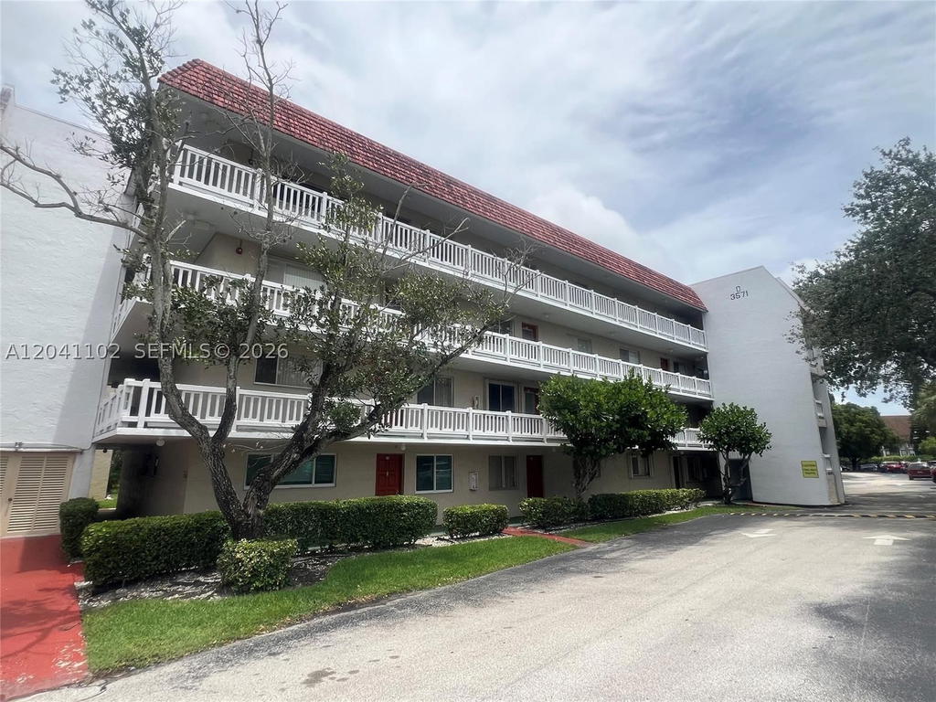 Real estate property located at 3571 Inverrary Dr #307, Broward, Las Vistas D In Inverrary, Lauderhill, FL