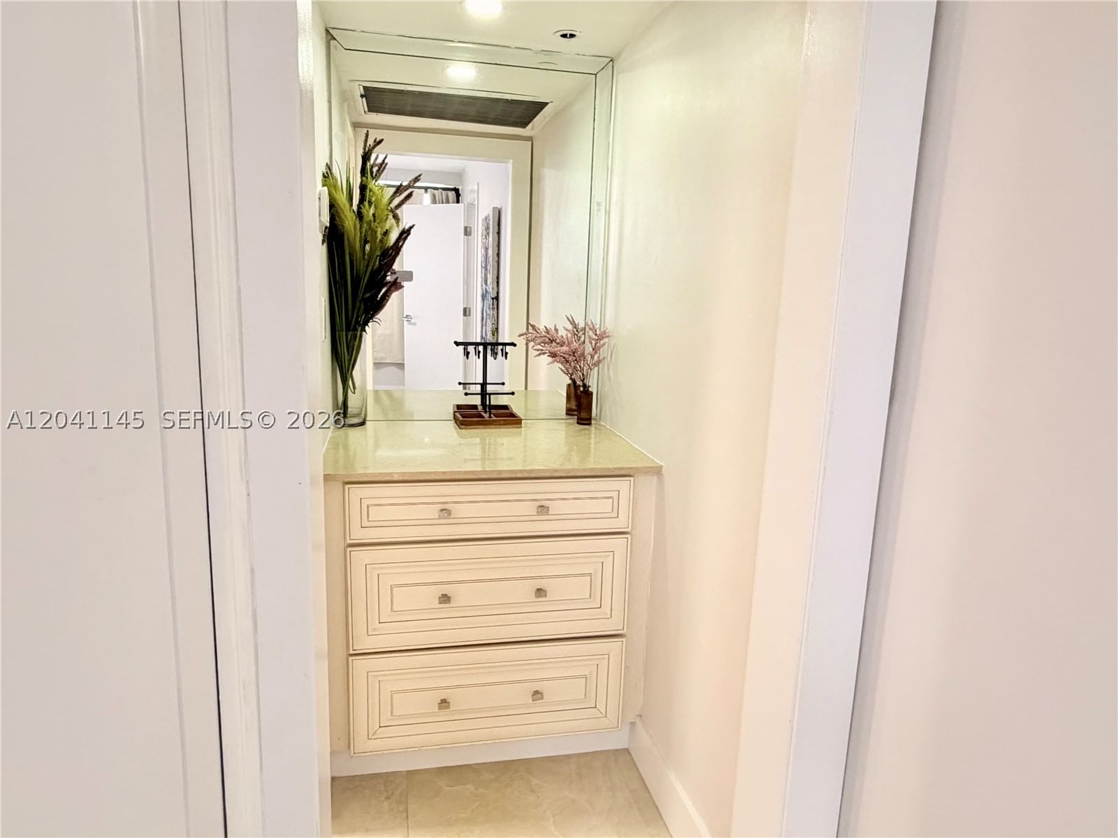 Real estate property located at 5225 Collins Ave #914, Miami-dade, The Alexander Condo, Miami Beach, FL