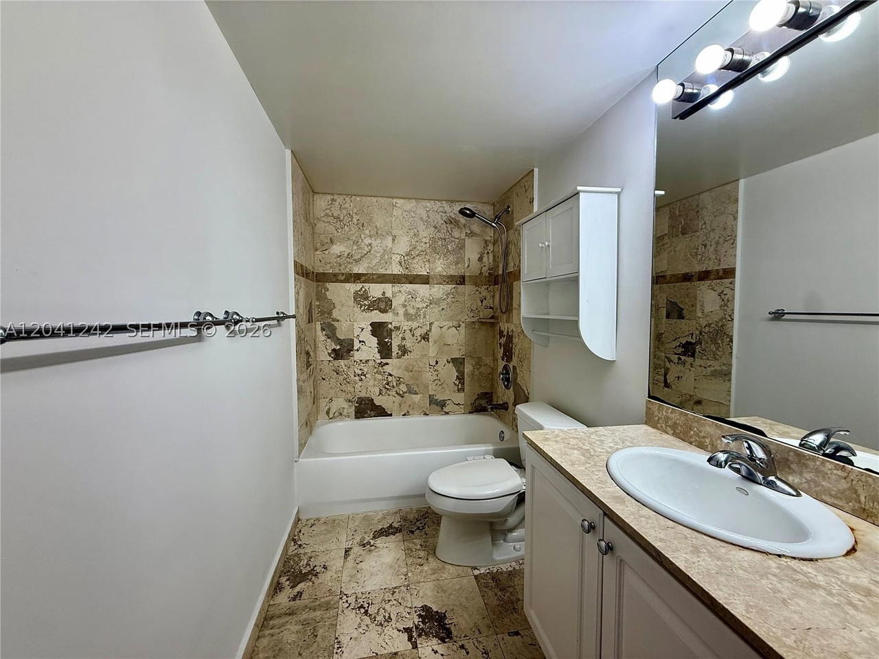 Real estate property located at 7800 Collins Ave #407, Miami-dade, Rond Point Condo, Miami Beach, FL