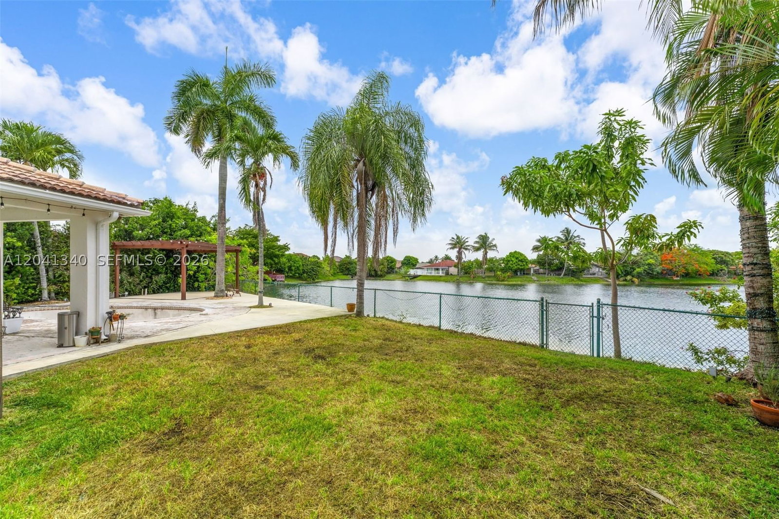 Real estate property located at 16335 81 St, Miami-dade, Poinciana At Sunset Lakes, Miami, FL