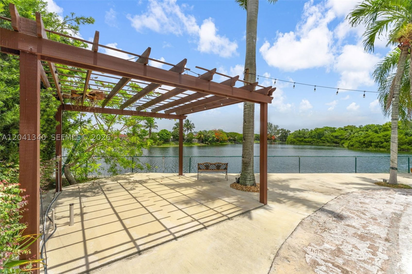 Real estate property located at 16335 81 St, Miami-dade, Poinciana At Sunset Lakes, Miami, FL