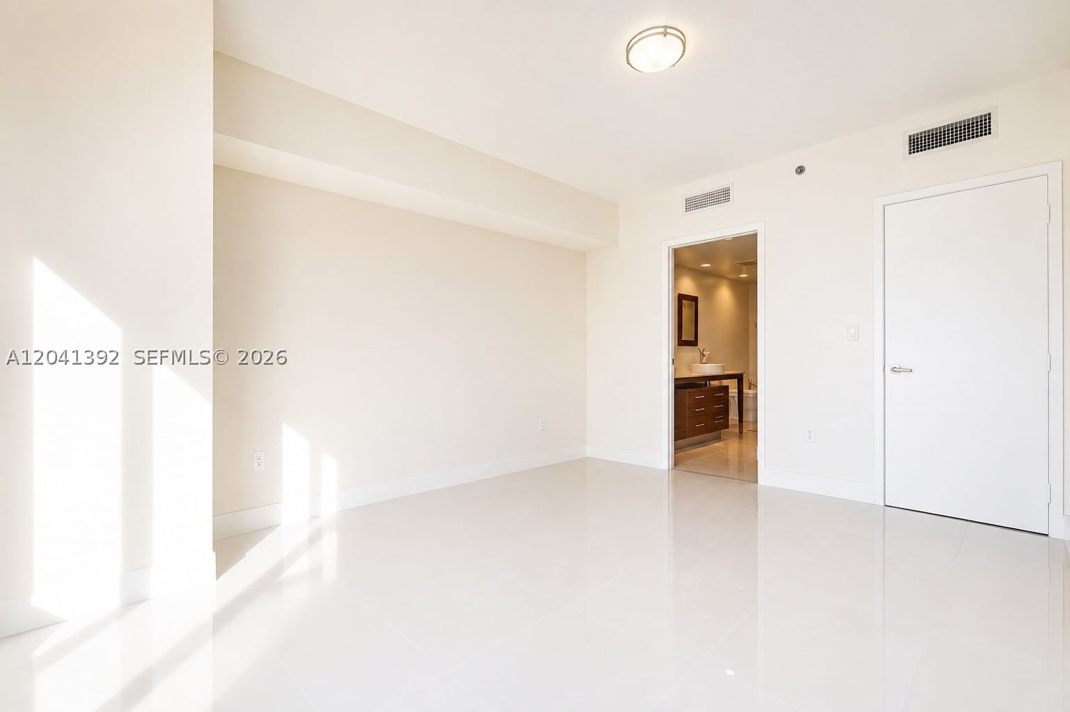 Real estate property located at 475 BRICKELL AVE #4715, Miami-dade, Iconbrickell Condo No 1, Miami, FL