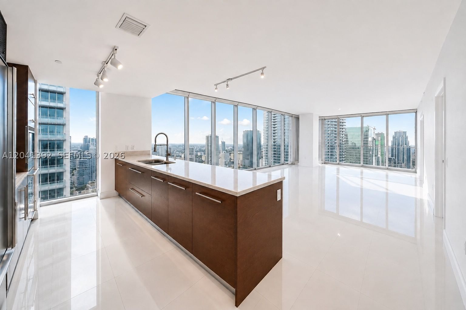 Real estate property located at 475 BRICKELL AVE #4715, Miami-dade, Iconbrickell Condo No 1, Miami, FL