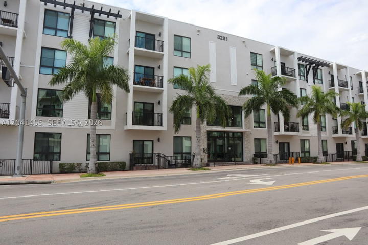 Real estate property located at 8201 41st St D-402, Miami-dade, Downtown Doral South Phas, Doral, FL
