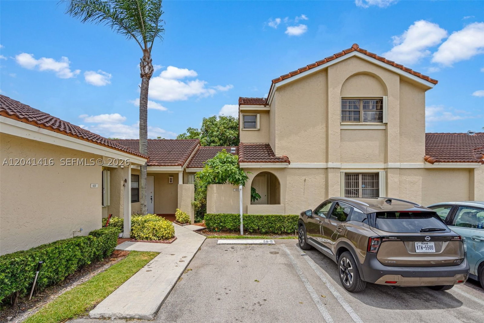 Real estate property located at 6233 170th Ter, Miami-dade, Villa Homes At The Moors, Miami, FL