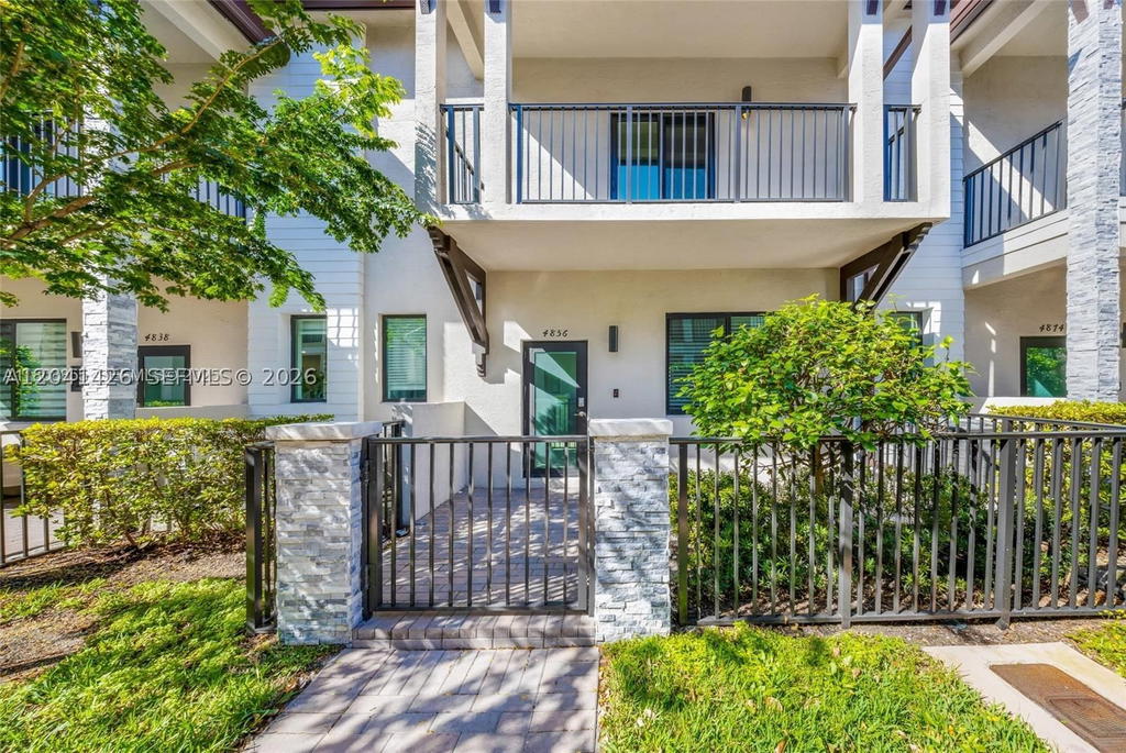Real estate property located at 4856 83rd Pkwy, Miami-dade, Downtown Doral South Phas, Doral, FL